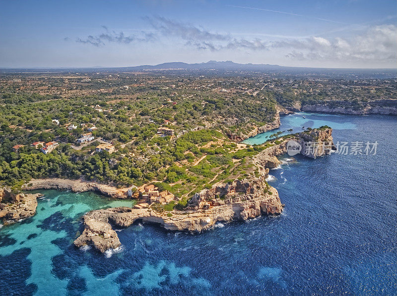 Calo des Moro (instagram海滩)，Cala s’almunia和东海岸的Castellet de Llevant半岛，靠近Cala Llombards和Santanyí在西班牙的巴利阿里群岛马略卡岛/西班牙